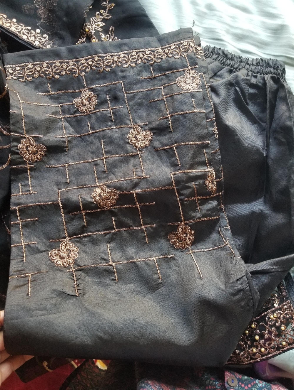 Black Embroidered Salwar Kameez Set with Rose Gold Threadwork NEW - Picture 5 of 5